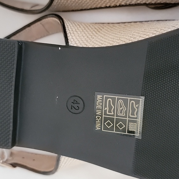 Slingback flat sandals, never worn. - Picture 3 of 6